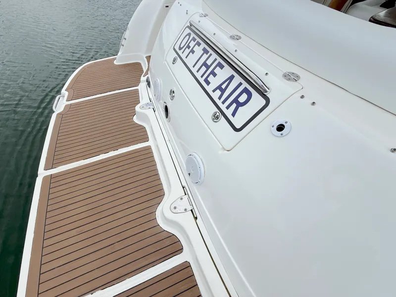 Slide: The Image of Sea Ray 44 SUNDANCER 2006 - 11