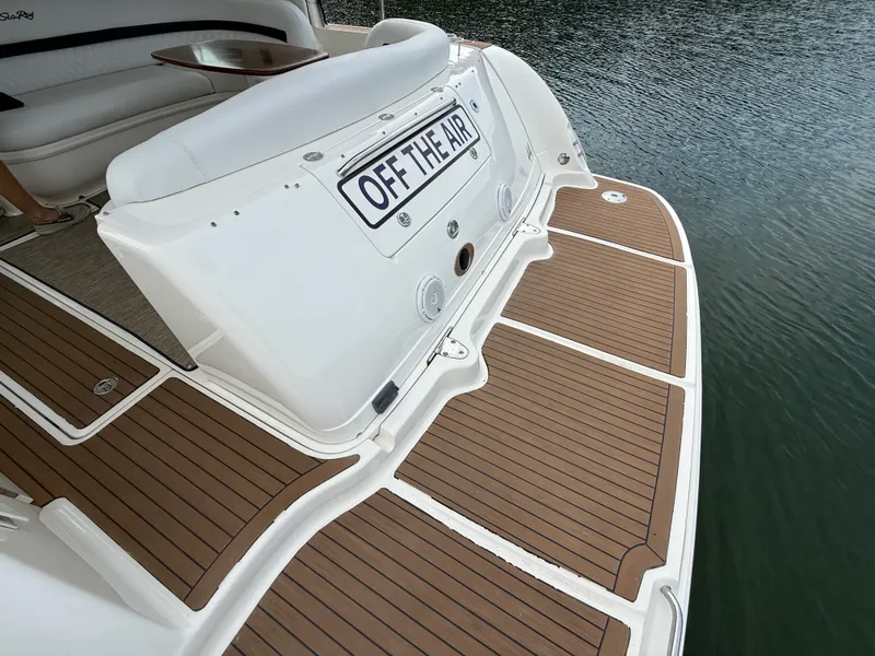 Slide: The Image of Sea Ray 44 SUNDANCER 2006 - 9