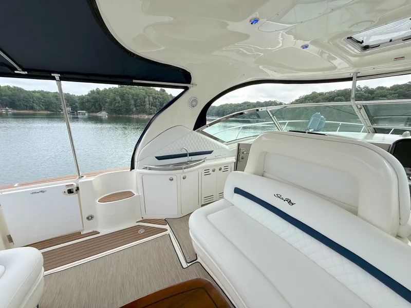 Slide: The Image of Sea Ray 44 SUNDANCER 2006 - 26