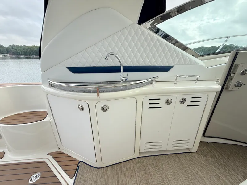 Slide: The Image of Sea Ray 44 SUNDANCER 2006 - 25