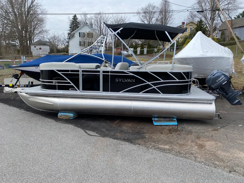 The Image of Sylvan Mirage 820 LZ pontoon boat, 2026 model, parked on a lot. - 0