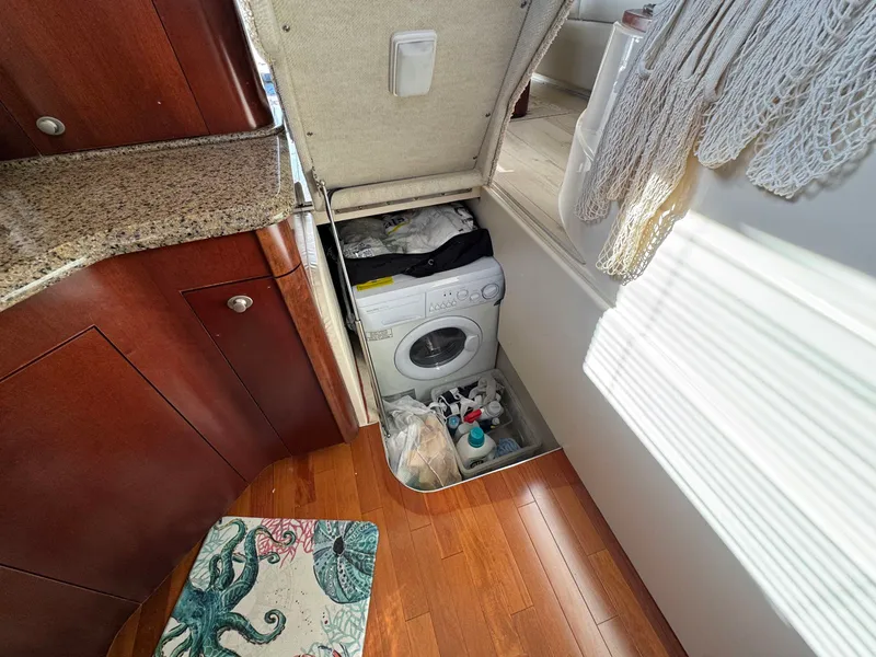 Slide: The Image of Sea ray 44 2006 - 22