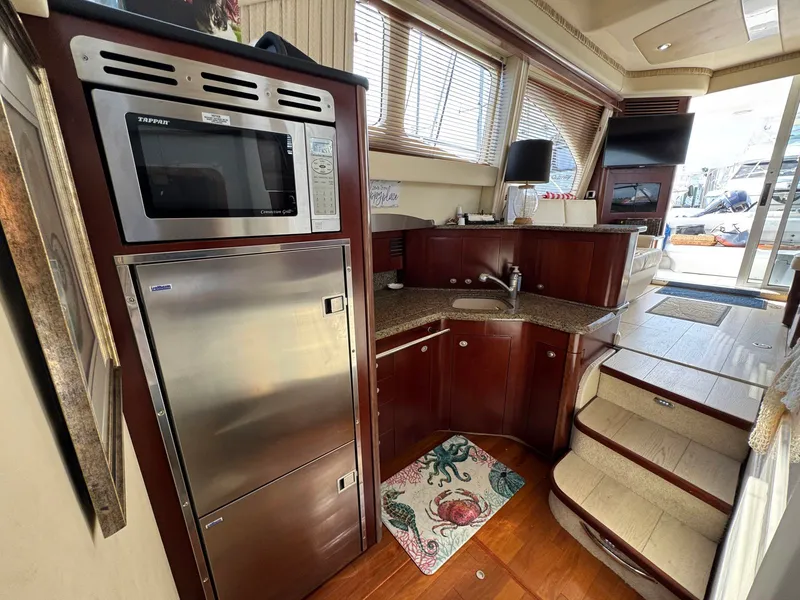 Slide: The Image of Sea ray 44 2006 - 31