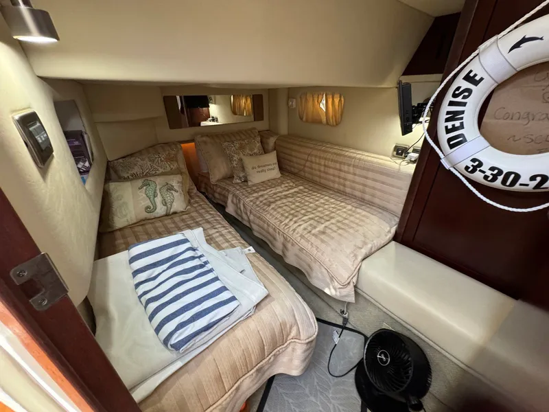 Slide: The Image of Sea ray 44 2006 - 4