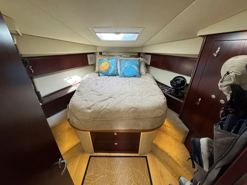Slide: The Image of Sea ray 44 2006 - 11