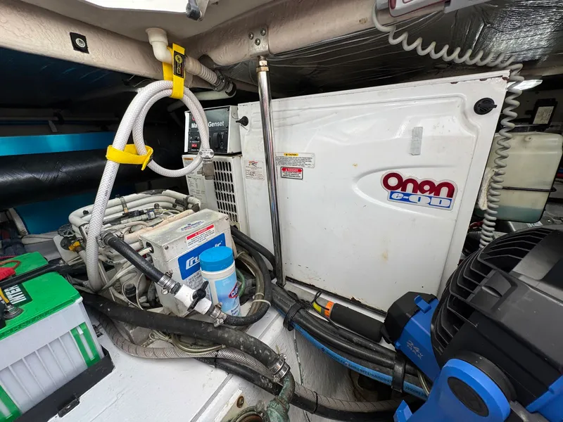 Slide: The Image of Sea ray 44 2006 - 30