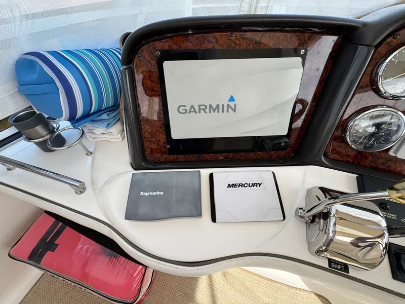 Slide: The Image of Sea ray 44 2006 - 18