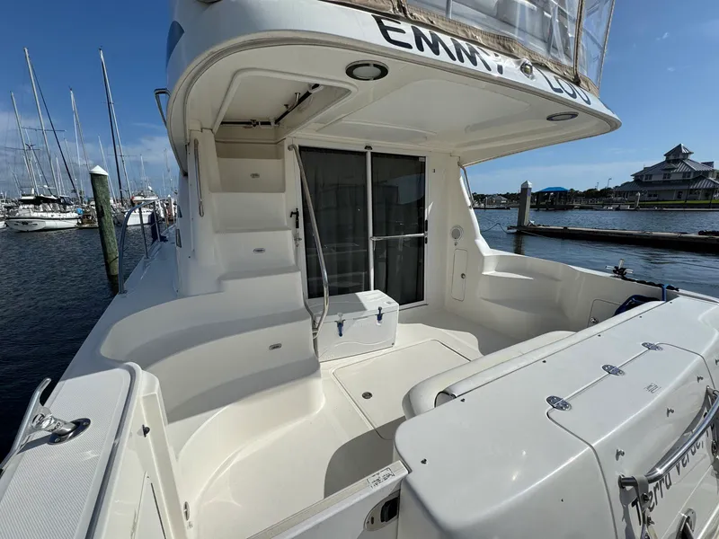 Slide: The Image of Sea ray 44 2006 - 12
