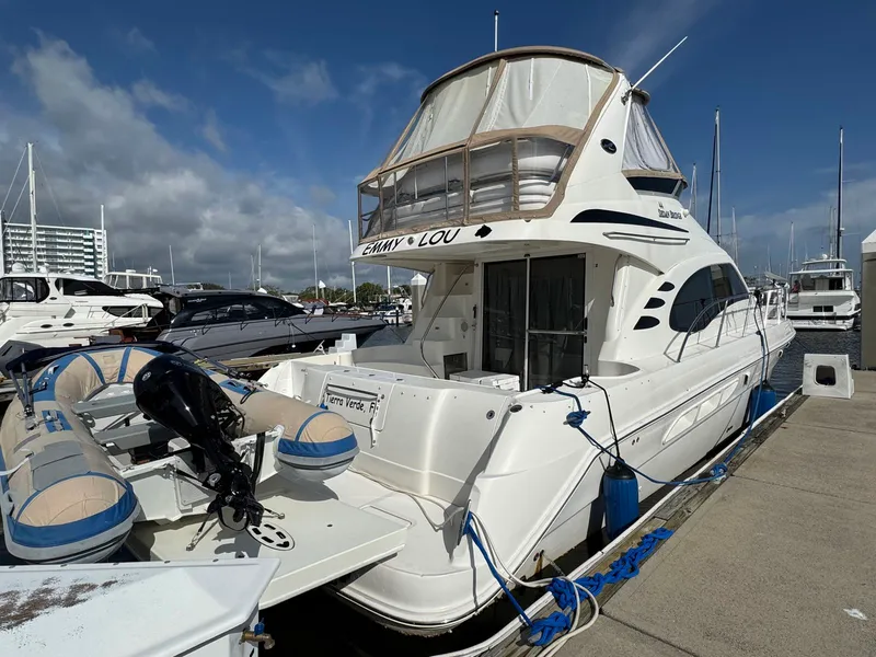 Slide: The Image of Sea ray 44 2006 - 10