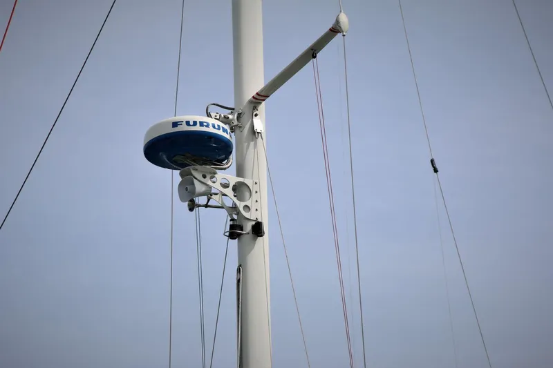 Slide: The Image of Radar equipment on a Mason 33 sailboat mast, 1986 model, against a clear sky. - 15