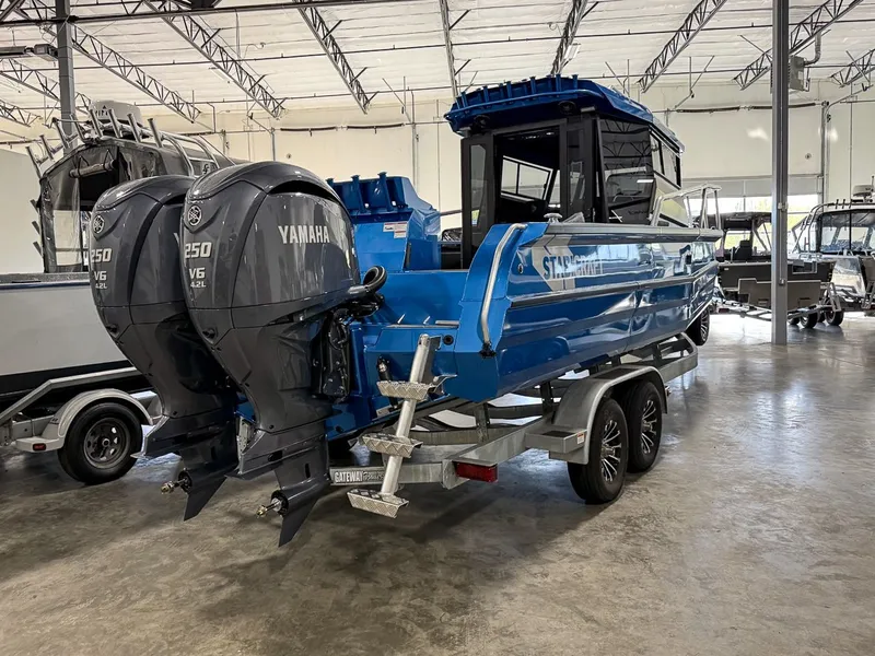 Slide: The Image of 2023 Stabicraft 2750 Ultra Centercab with Yamaha engines in a showroom. - 22