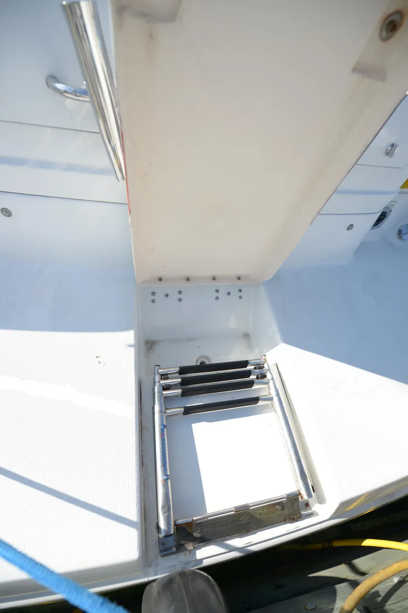 Slide: The Image of 2007 Formula 34 PC boat with retractable swim ladder in open compartment. - 10