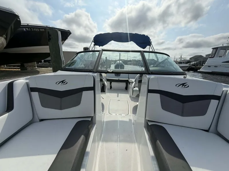 Slide: The Image of Monterey M225 2019 - 7