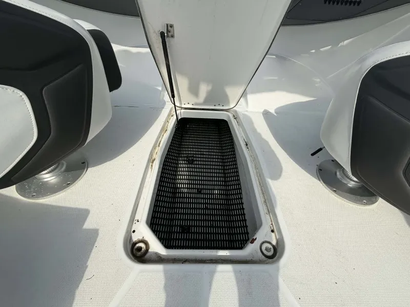 Slide: The Image of Monterey M225 2019 - 15