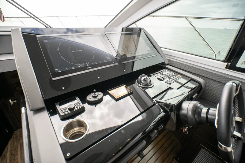 Slide: The Image of Cruisers Yachts 54 CANTIUS 2022 - 13