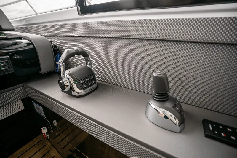 Slide: The Image of Cruisers Yachts 54 CANTIUS 2022 - 14