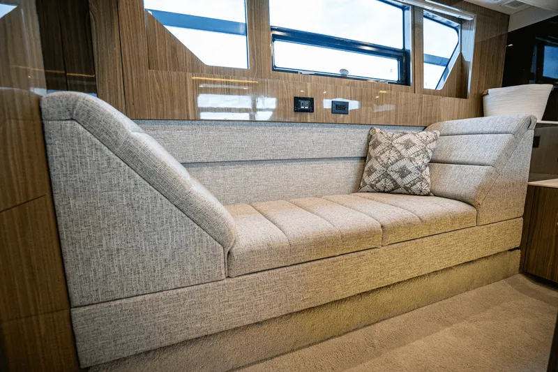 Slide: The Image of Cruisers Yachts 54 CANTIUS 2022 - 18