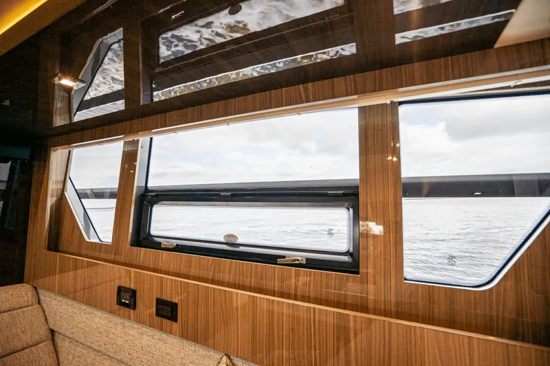 Slide: The Image of Cruisers Yachts 54 CANTIUS 2022 - 19