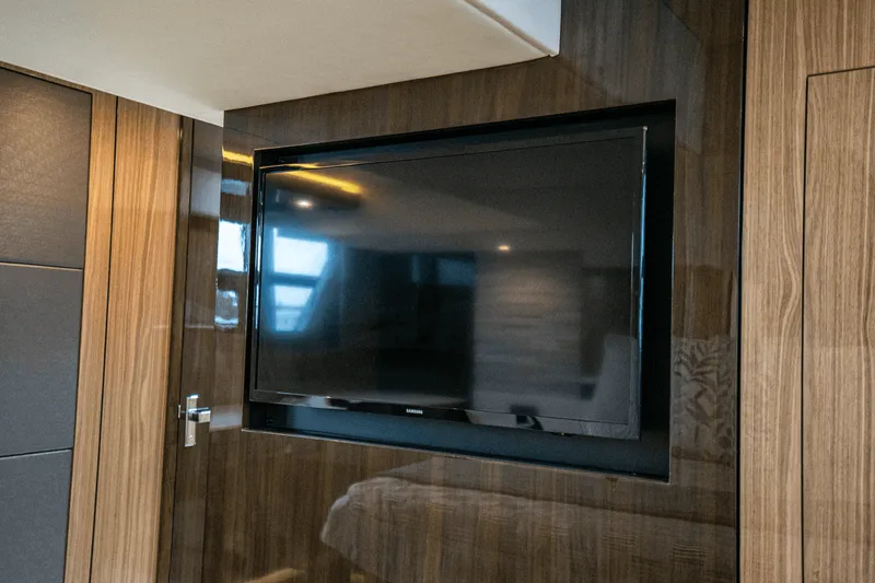 Slide: The Image of Cruisers Yachts 54 CANTIUS 2022 - 20