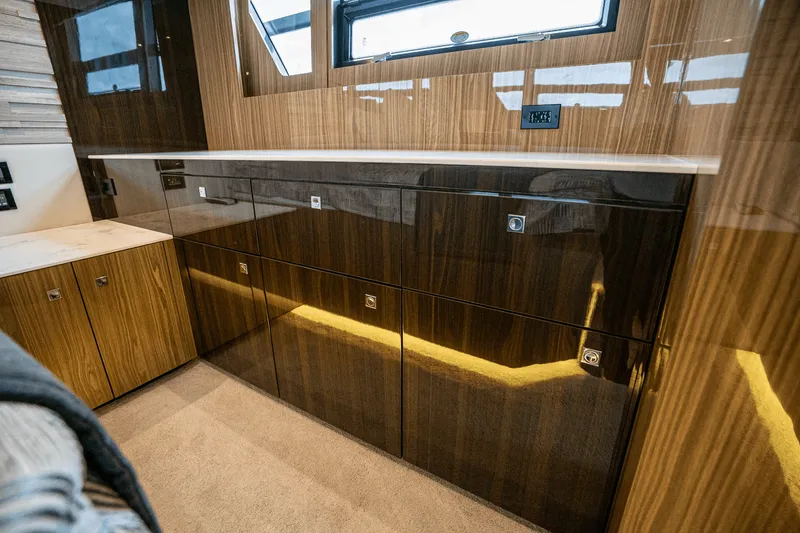 Slide: The Image of Cruisers Yachts 54 CANTIUS 2022 - 21