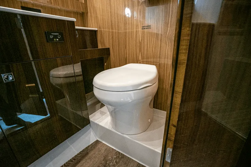 Slide: The Image of Cruisers Yachts 54 CANTIUS 2022 - 26