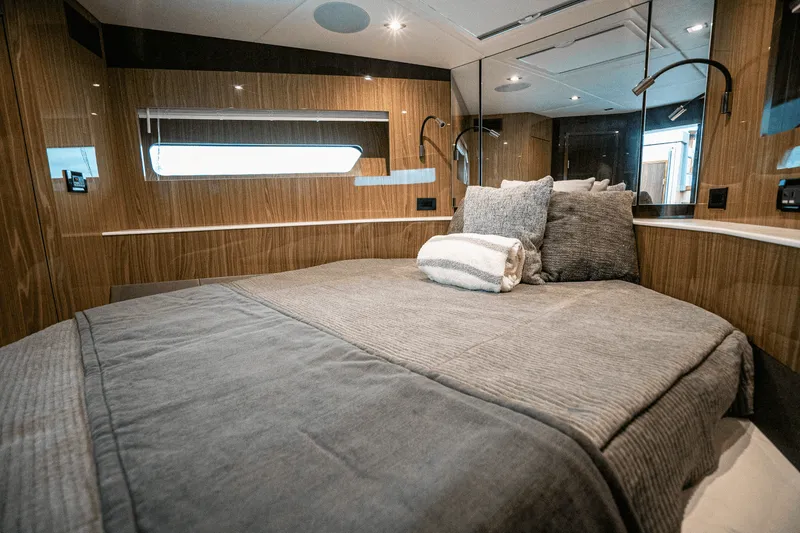 Slide: The Image of Cruisers Yachts 54 CANTIUS 2022 - 30