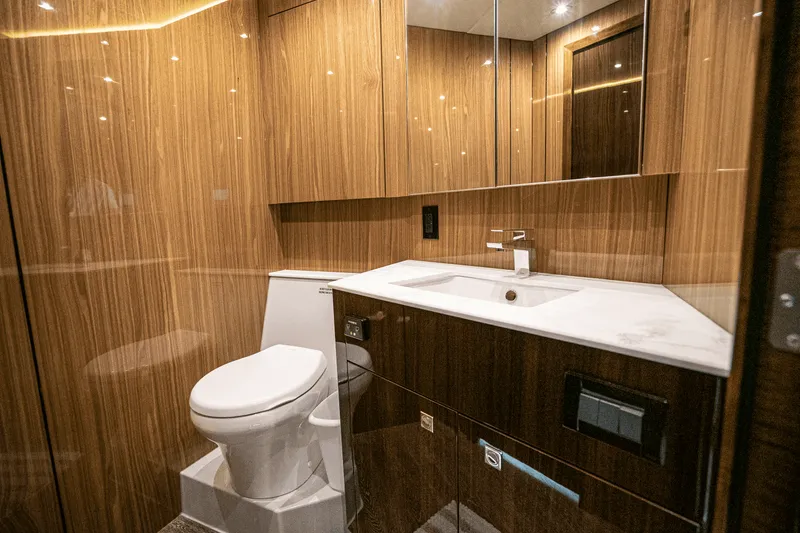 Slide: The Image of Cruisers Yachts 54 CANTIUS 2022 - 33