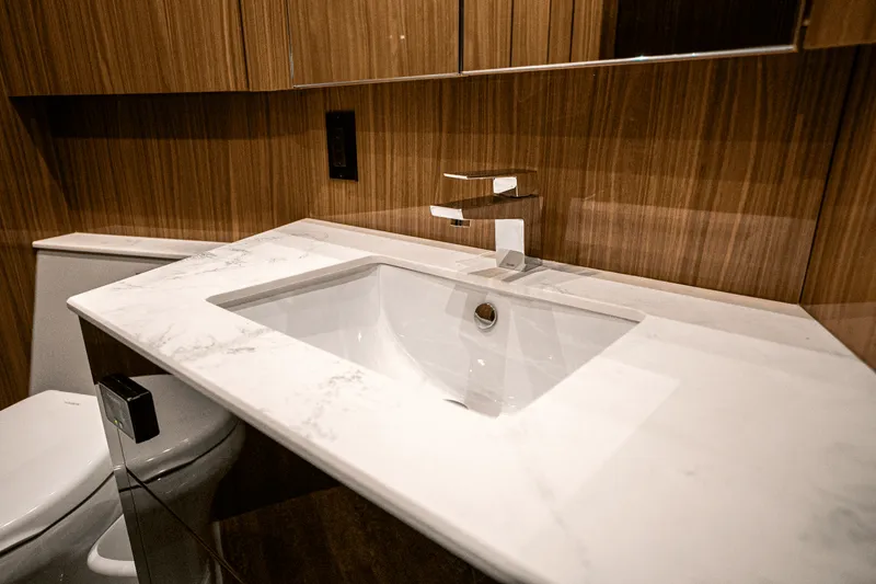 Slide: The Image of Cruisers Yachts 54 CANTIUS 2022 - 34