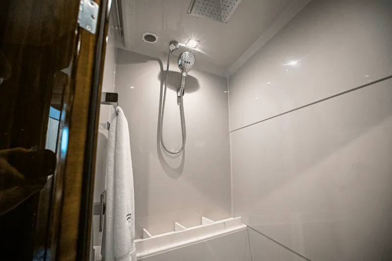 Slide: The Image of Cruisers Yachts 54 CANTIUS 2022 - 36