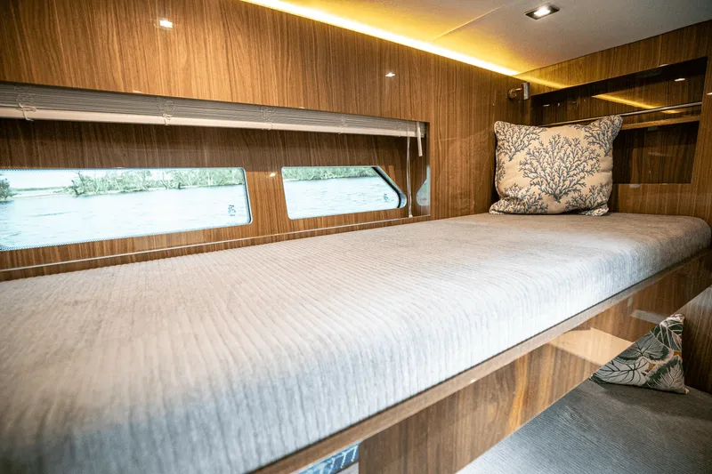 Slide: The Image of Cruisers Yachts 54 CANTIUS 2022 - 38