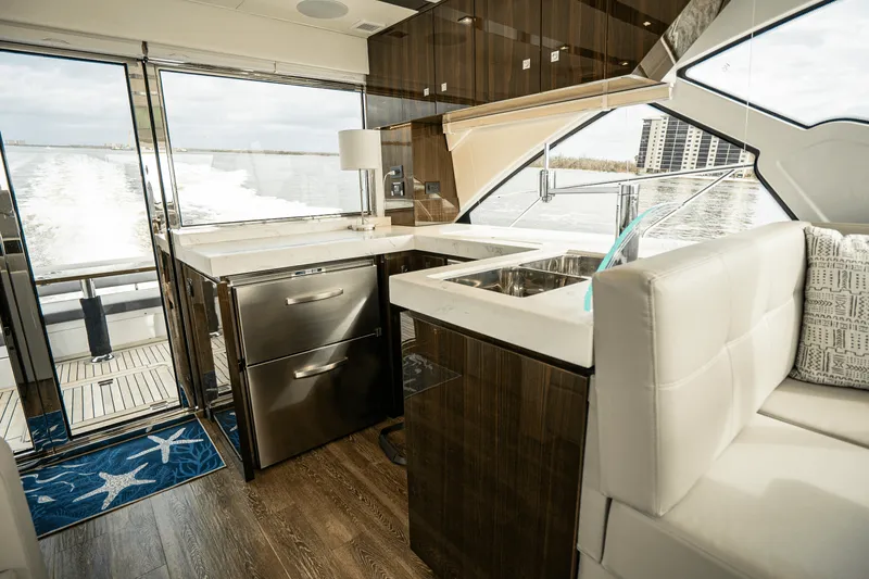 Slide: The Image of Cruisers Yachts 54 CANTIUS 2022 - 42