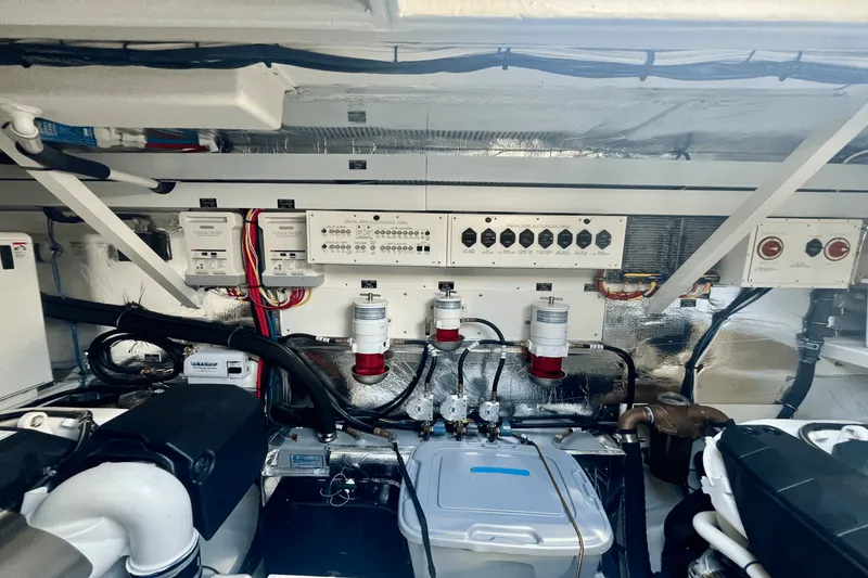 Slide: The Image of Cruisers Yachts 54 CANTIUS 2022 - 44