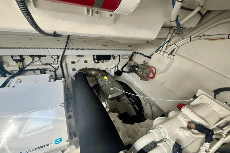 Slide: The Image of Cruisers Yachts 54 CANTIUS 2022 - 48