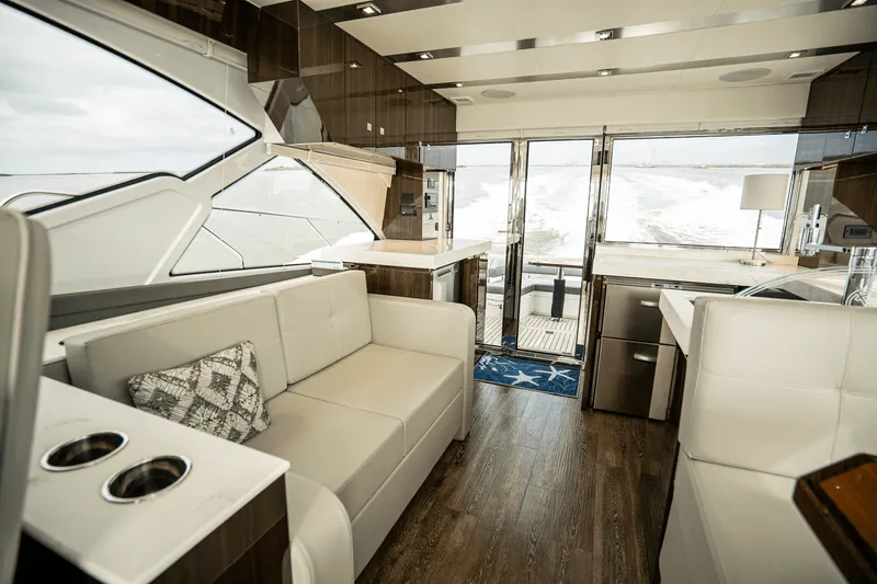 Slide: The Image of Cruisers Yachts 54 CANTIUS 2022 - 8