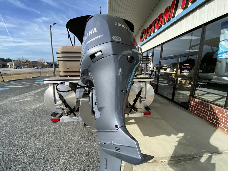 Slide: The Image of 2023 Veranda VTX 22RC pontoon boat with Yamaha outboard motor at dealership. - 4