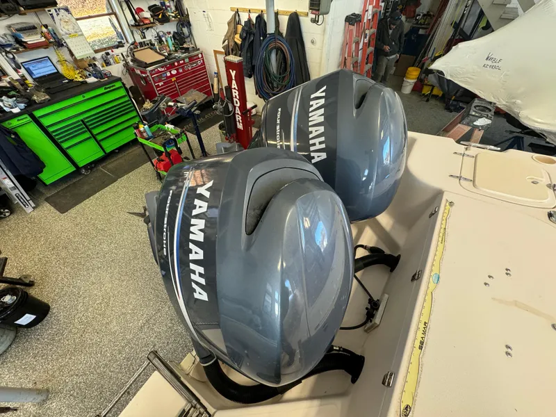 Slide: The Image of Grady-White 257 Advance 2010 - 54