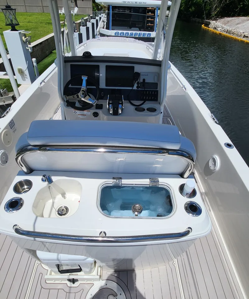 Slide: The Image of 2021 Boston Whaler Dauntless 27 boat interior with helm and livewell. - 16