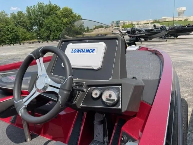 Slide: The Image of 2023 Ranger Z519 boat dashboard with Lowrance electronics and steering wheel. - 3