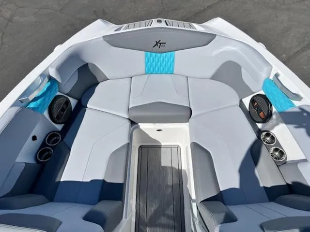 Slide: The Image of MasterCraft XT22 2023 - 17