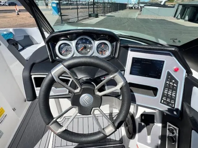 Slide: The Image of MasterCraft XT22 2023 - 20