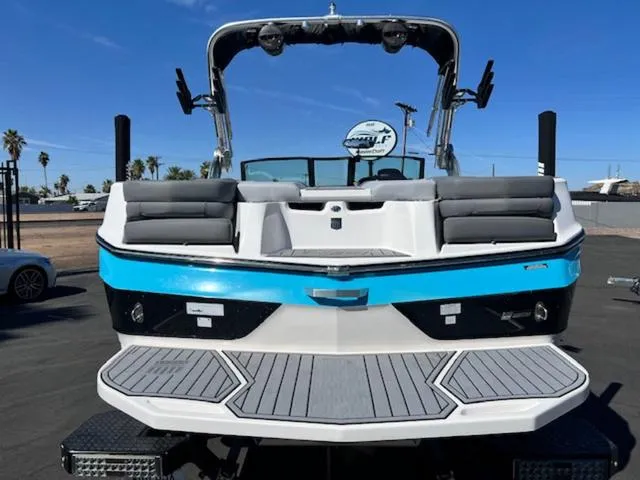Slide: The Image of MasterCraft XT22 2023 - 7