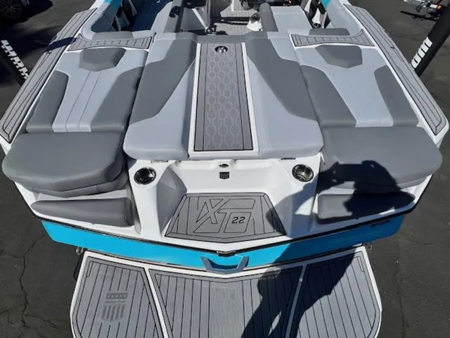 Slide: The Image of MasterCraft XT22 2023 - 9