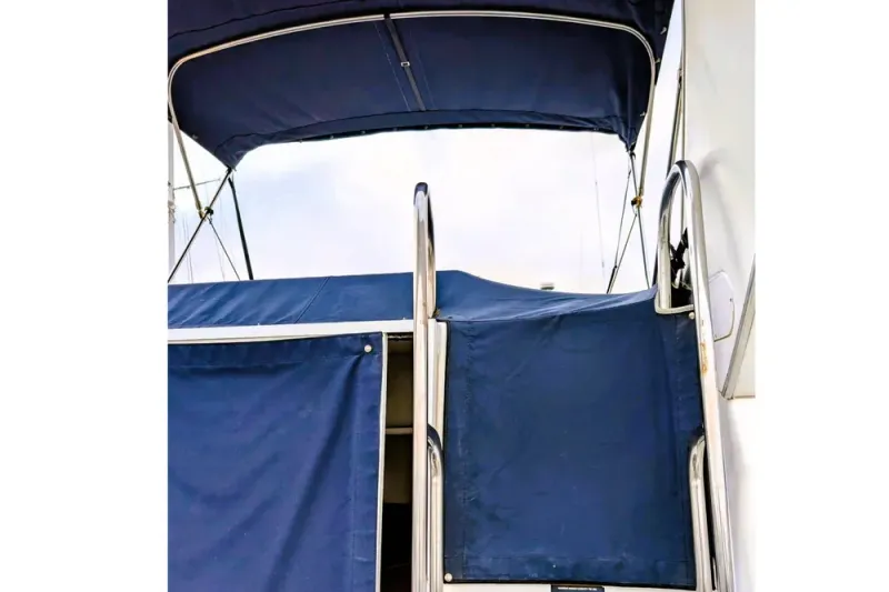 Slide: The Image of Bayliner 2858 Ciera Command Bridge 2000 - 39