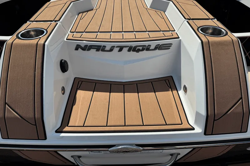 Slide: The Image of Nautique Super Air Nautique GS24 2018 - 12
