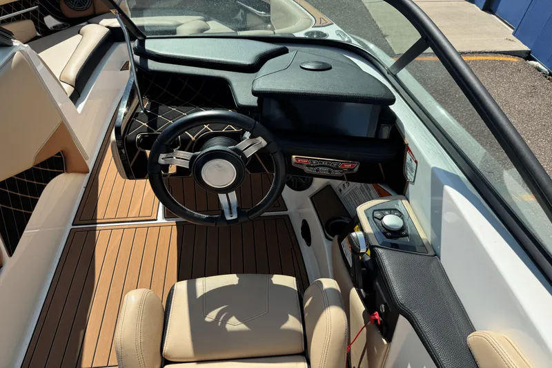 Slide: The Image of Nautique Super Air Nautique GS24 2018 - 32