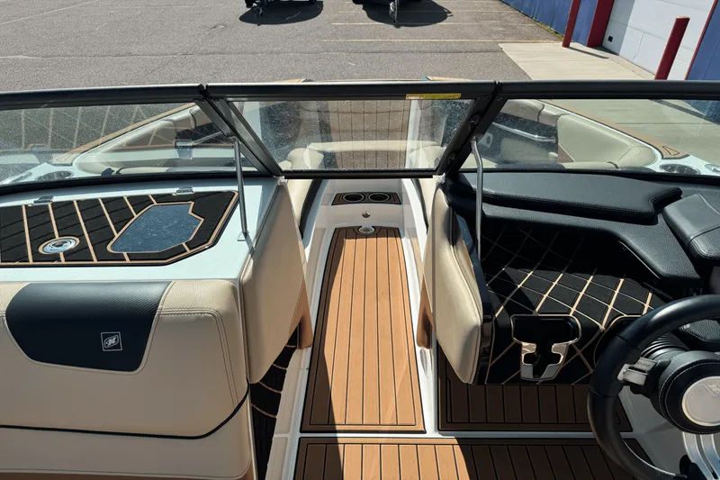 Slide: The Image of Nautique Super Air Nautique GS24 2018 - 36