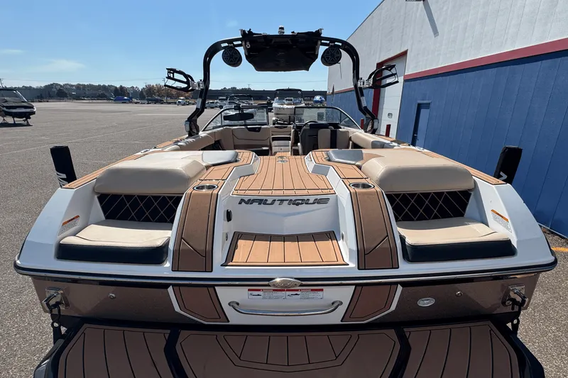 Slide: The Image of Nautique Super Air Nautique GS24 2018 - 6
