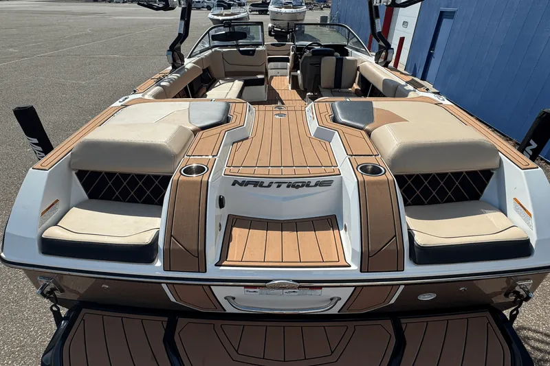 Slide: The Image of Nautique Super Air Nautique GS24 2018 - 7
