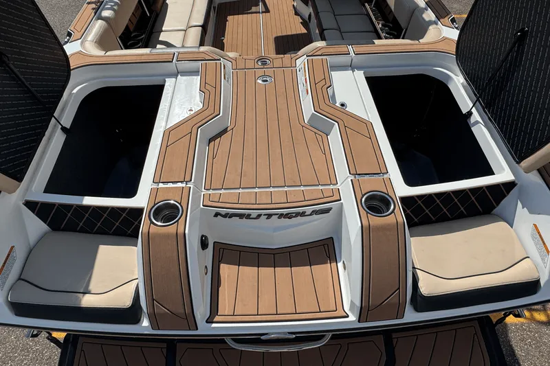 Slide: The Image of Nautique Super Air Nautique GS24 2018 - 9