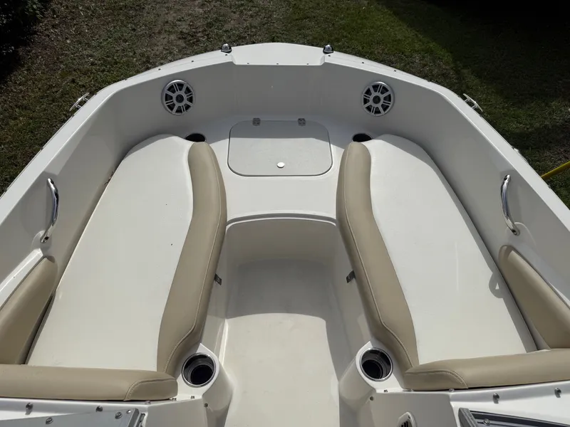 Slide: The Image of Yamaha tachometer on Key West 219 FS boat, 453.5 operating hours. - 3